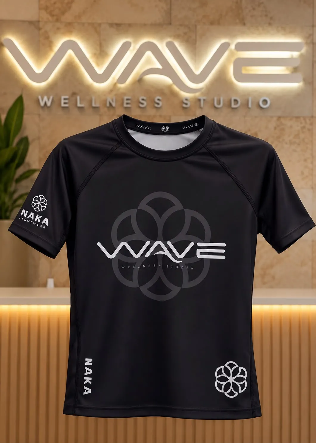 Camisa preta da Wave com o logo e a flor estampados